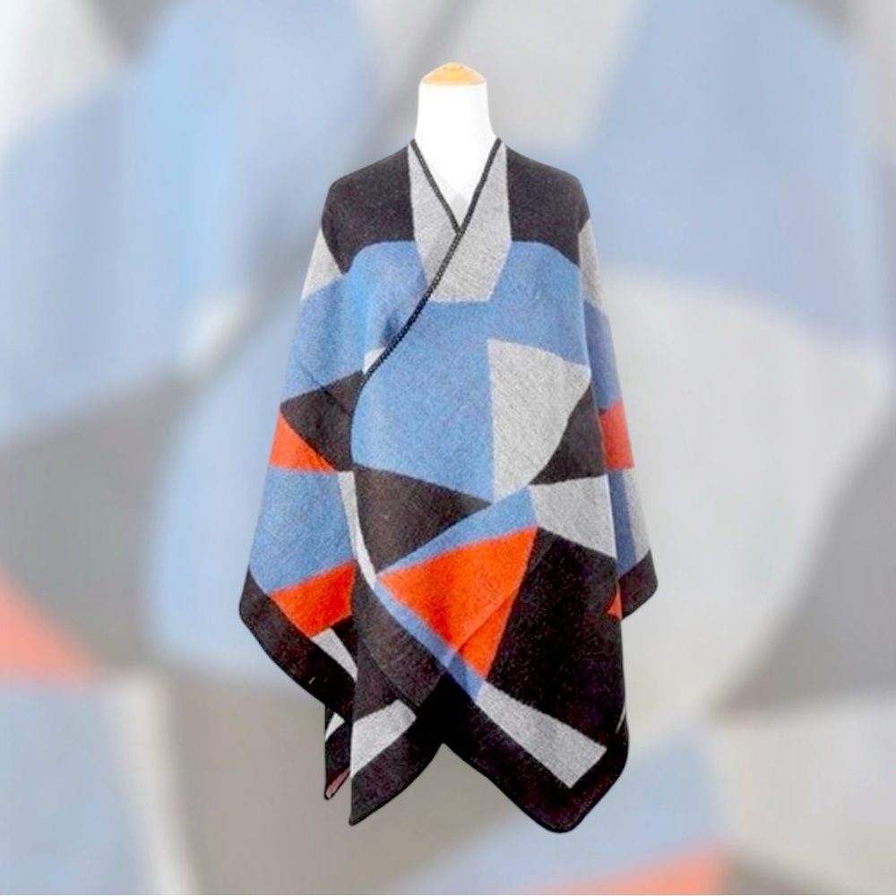 Beautiful Winter Poncho
#N011